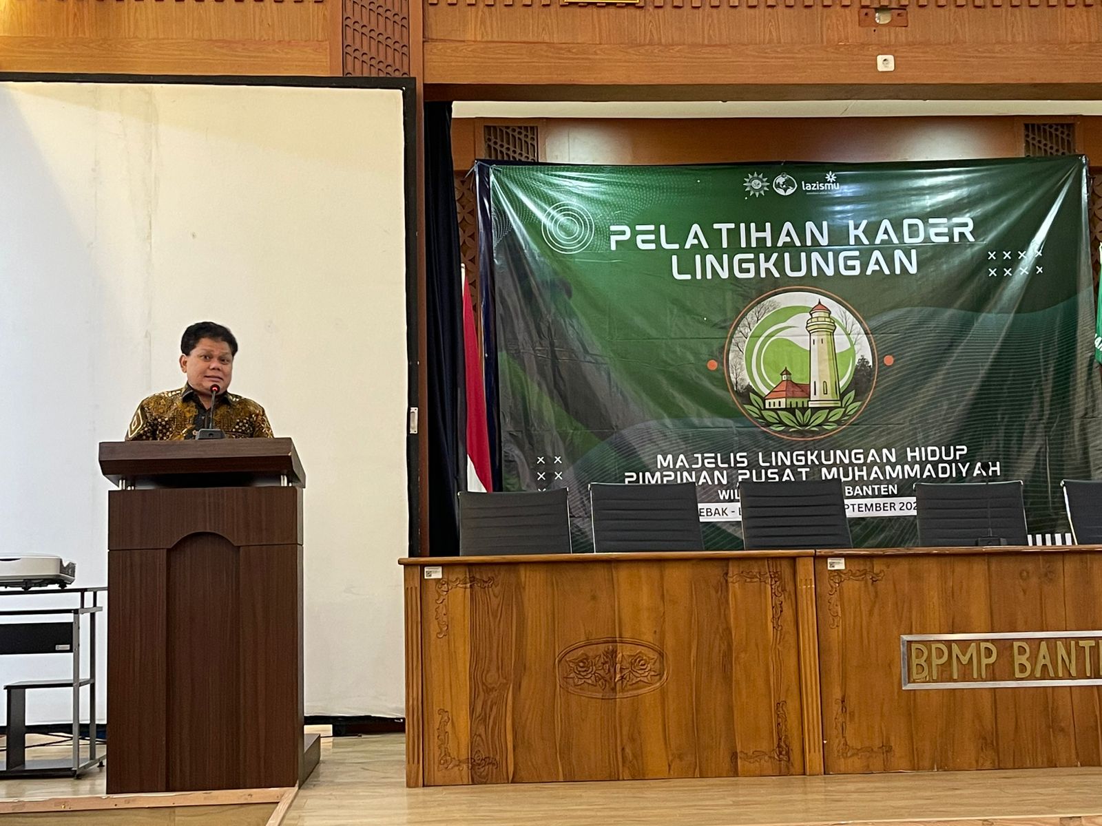 28 Istimewa