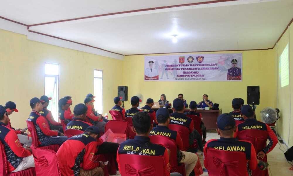 28 Dalam memenuhi Peraturan Menteri Dalam Negeri RI Nomor 114 Tahun 2018 tentang Standar Teknis Pelayanan Dasar pada Standar Pelayanan Minimal Sub urusan Kebakaran Daerah, Pemkab Agam membentuk dan melatih Relawan Kebakaran (Redkar) untuk 16  Kecamatan di Ka