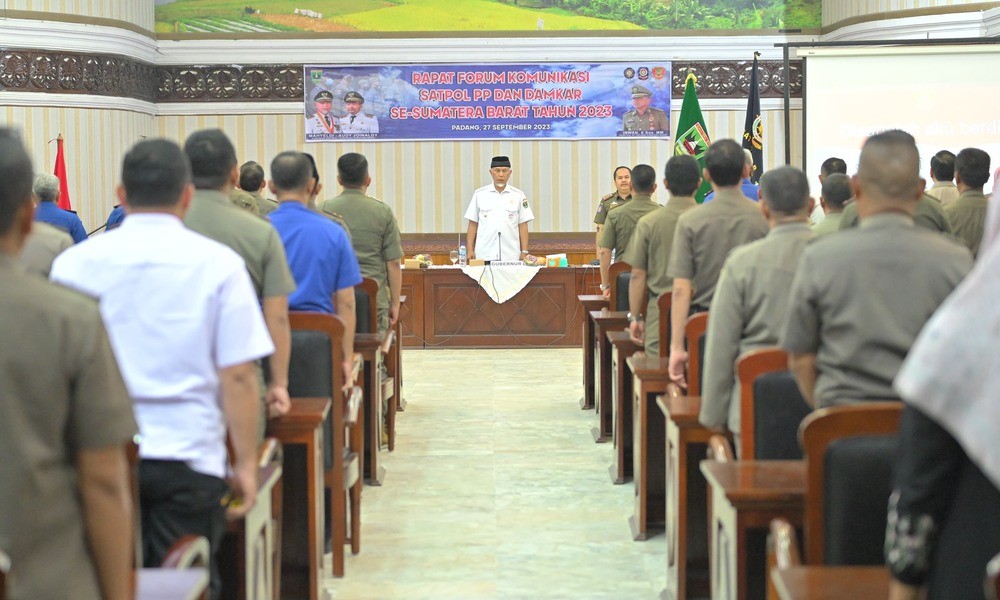 28 Gubernur saat membuka Rapat Forum Satpol PP dan Damkar se-Sumbar di Aula Kantor Gubernur Sumbar, Rabu (27/09/2023).