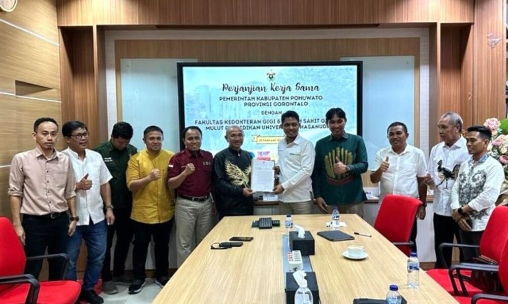 28 Bupati Pohuwato, Saipul A. Mbuinga hadiri langsung penandatanganan Perjanjian Kerja Sama antara Pemerintah Daerah Kabupaten Pohuwato dengan Fakultas Kedokteran Gigi Universitas Hasanuddin dan Rumah Sakit Gigi dan Mulut Universitas Hasanuddin, Makassar, Ra