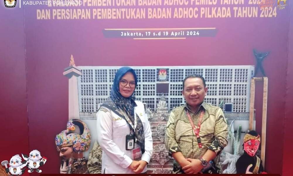 28 Anggota KPU Pohuwato Iskandar Ibrahim bersama Kasubbag Hukum dan SDM Yatik Kalil mengikuti Kegiatan Rapat Koordinasi Evaluasi Pembentukan Badan Adhoc Pemilu Tahun 2024 dan Persiapan Pembentukan Badan Adhoc Pilkada Tahun 2024, di Jakarta, 17 s.d 19 April 2