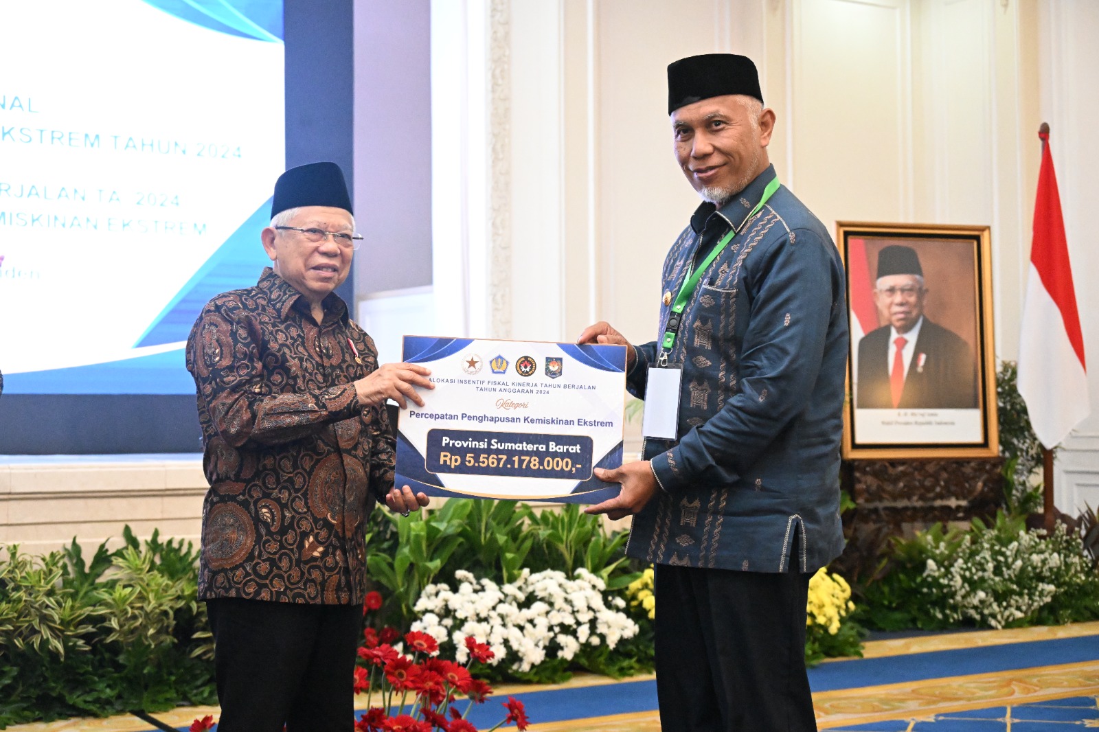 28 Penghargaan berupa insentif fiskal diberikan Pemerintah Pusat kepada Pemprov Sumbar karena dinilai berprestasi dalam upaya penghapusan kemiskinan ekstrem di wilayahnya.