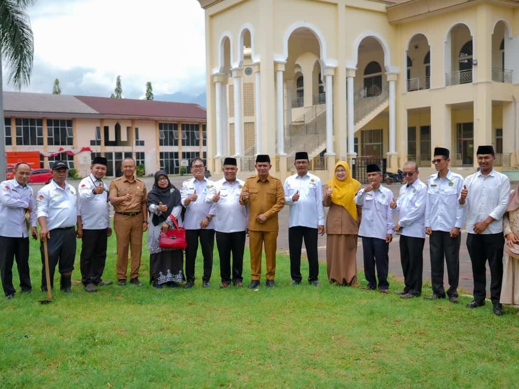28 Bupati Solok Ikut Serta Tanam Bibit Pohon dalam Program “Catin Nampak”