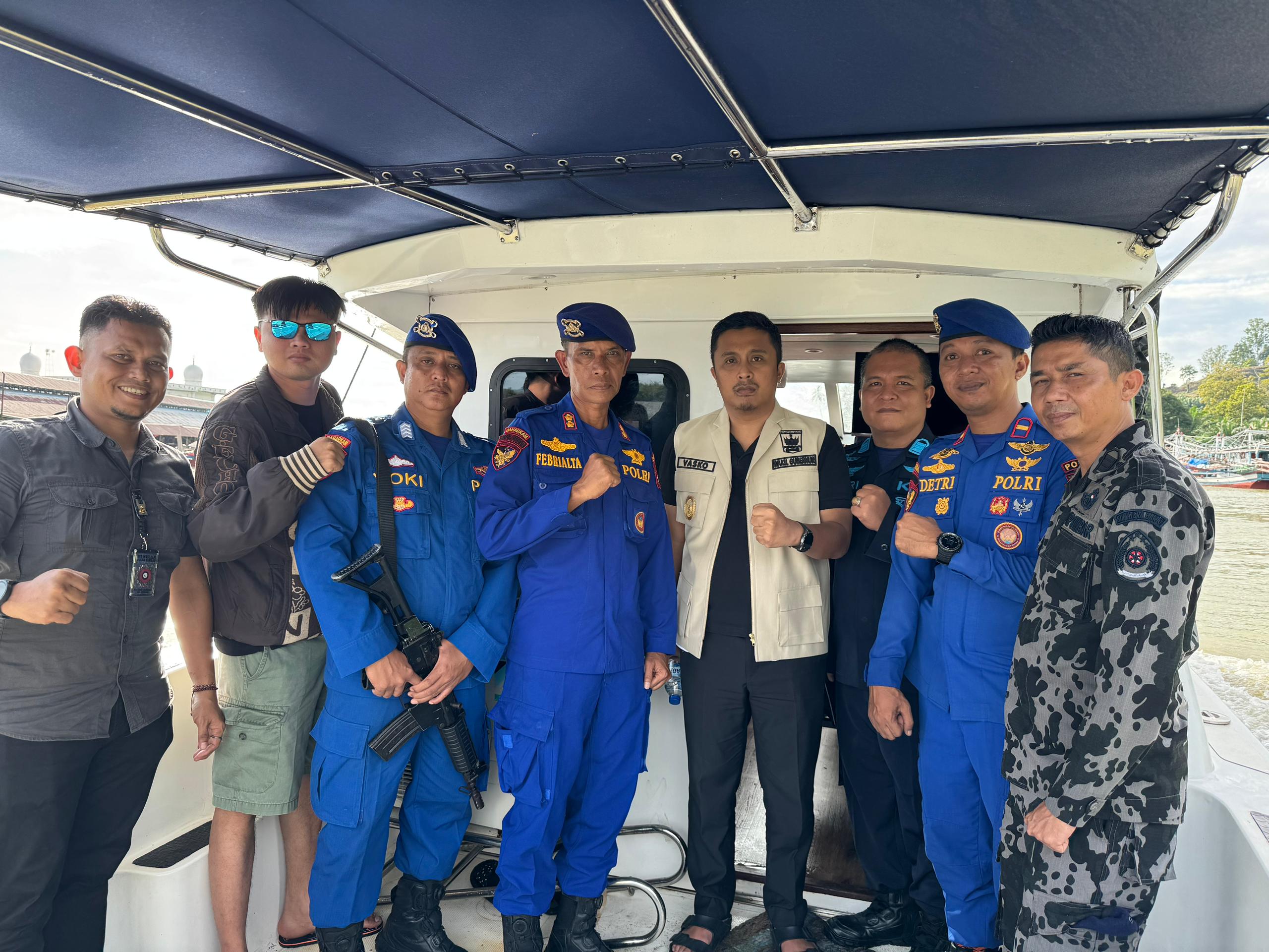 28 Wakil Gubernur Sumatera Barat (Wagub Sumbar), Vasko Ruseimy menunjukkan sikap tegas terhadap maraknya praktik penangkapan ikan ilegal yang merugikan nelayan tradisional.