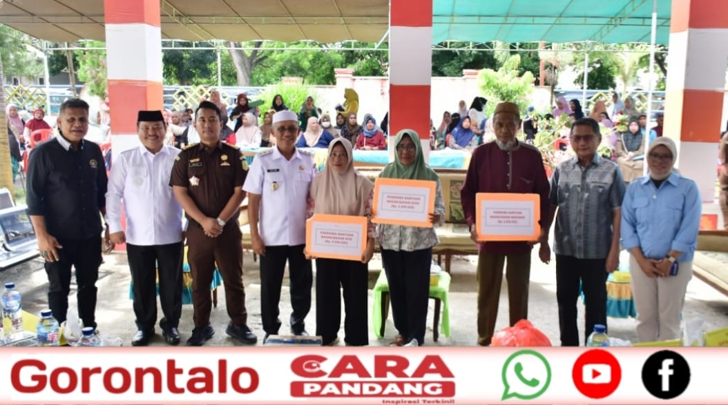 28 Sebanyak 406 pelaku usaha mikro kecil dan menengah (UMKM) di Kabupaten Pohuwato menerima bantuan modal usaha dari Pemerintah Daerah, yang diserahkan secara simbolis oleh Wakil Bupati Pohuwato, Iwan S. Adam, Rabu, (18/06/2025).