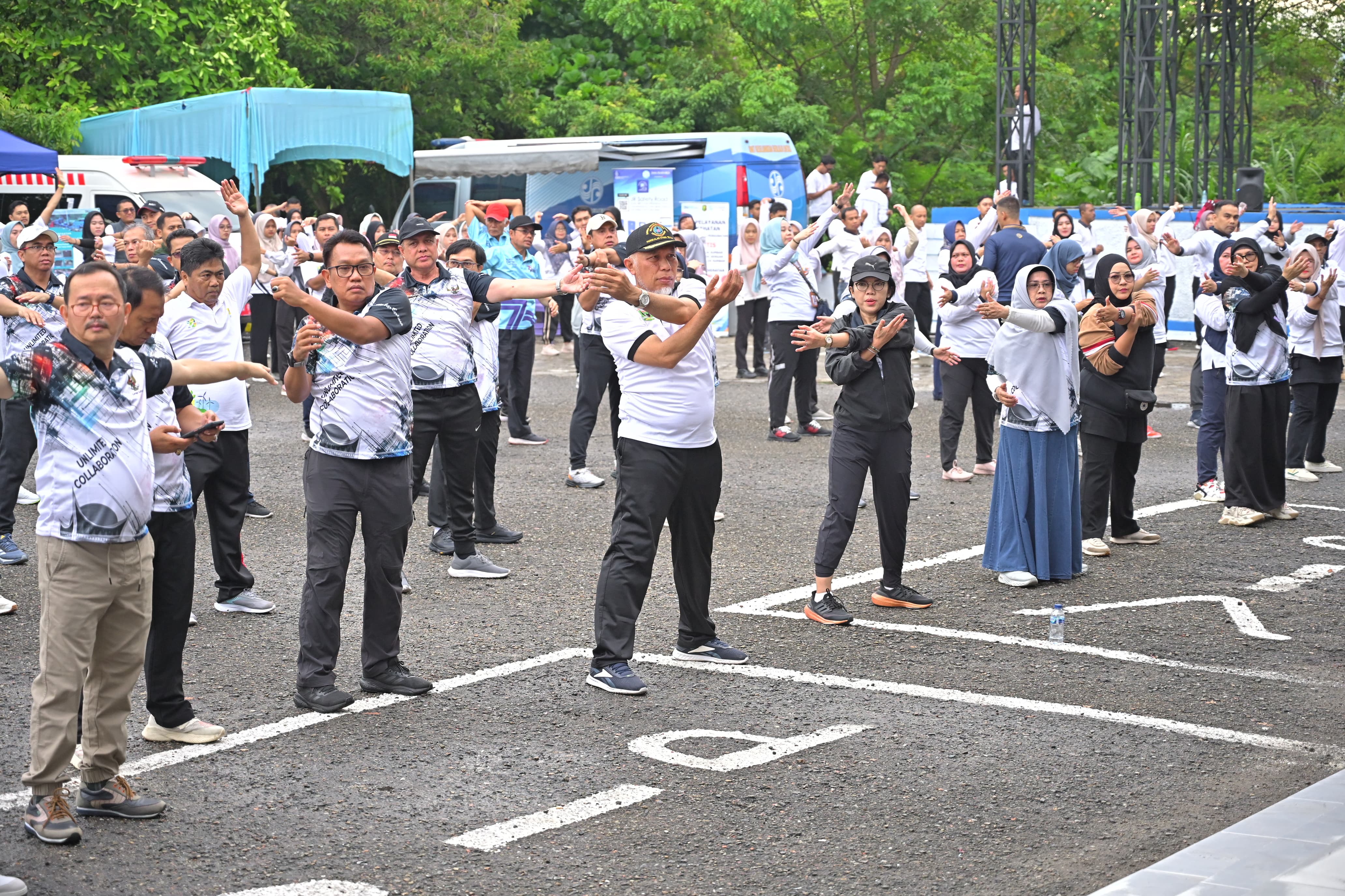 28 Gubernur Sumatera Barat (Sumbar), Mahyeldi Ansharullah, menyatakan bahwa kekompakan pimpinan Instansi Vertikal dan BUMN sangat penting bagi pembangunan dan kemajuan daerah.