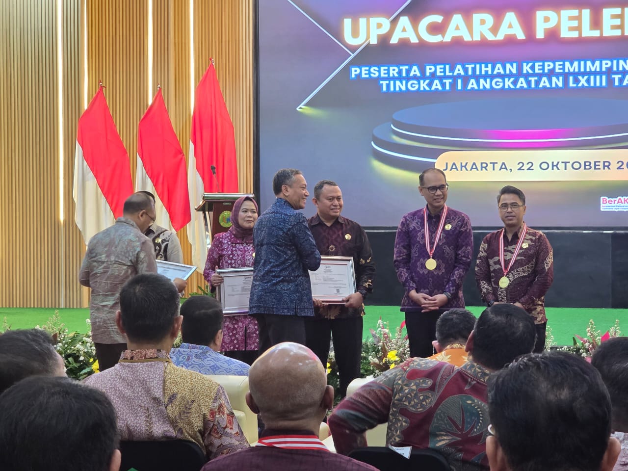 28 Kepala Kesbangpol Sumbar Raih Peringkat 3 Nasional dalam Proper Expo PKN I LAN RI 2025