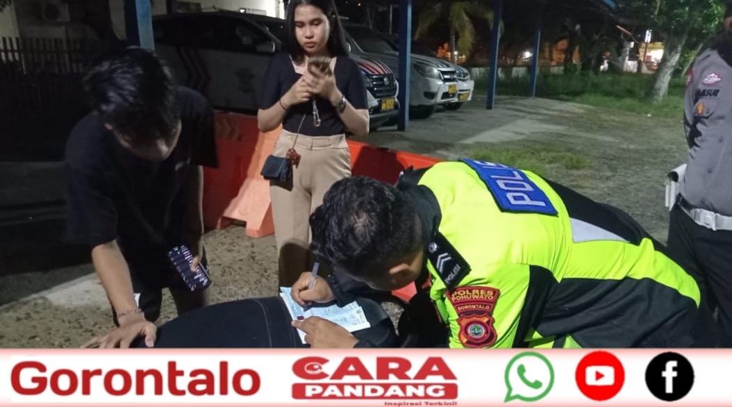 28 Pada hari kelima Ops Keselamatan Otanaha 2025, sebanyak 56 unit motor di Kabupaten Pohuwato terjaring razia, yang digelar oleh Polres Pohuwato, Sabtu (15/02/2025).