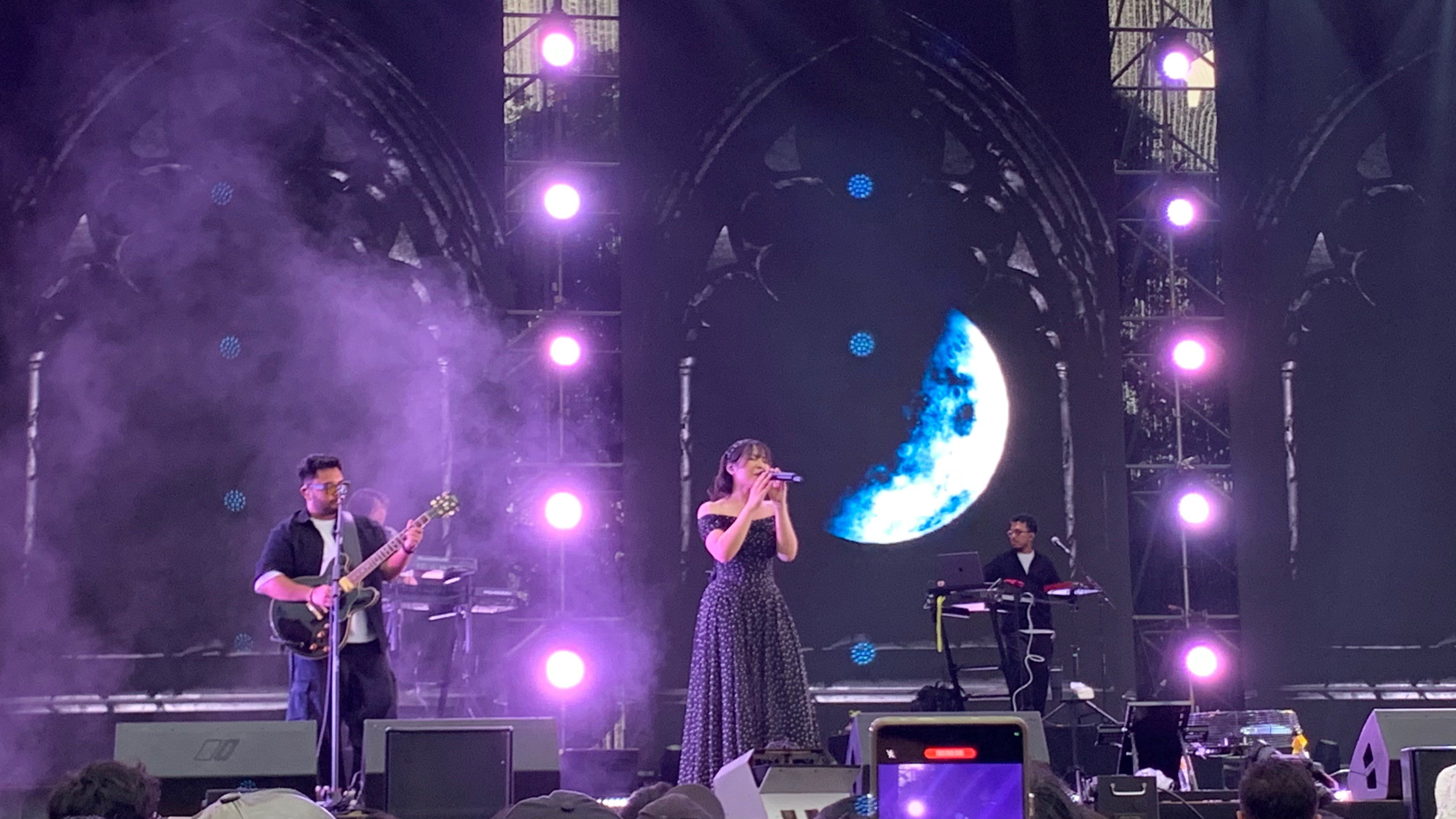 28 Bernadya Tampil Anggun di Synchronize Fest 2025
