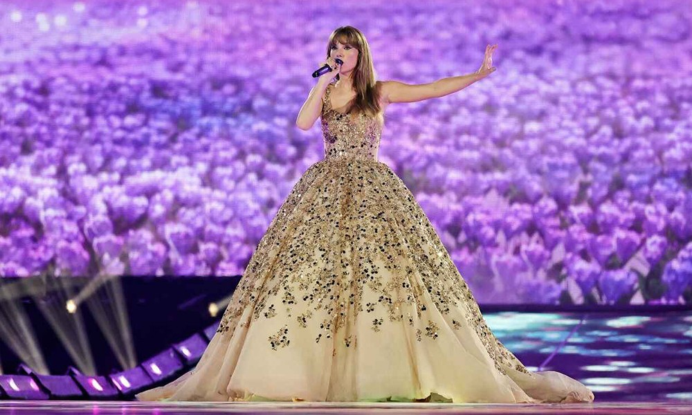 28 Taylor Swift kembali mencetak sukses besar di box office dengan film terbarunya, “The Official Release Party of a Showgirl.”