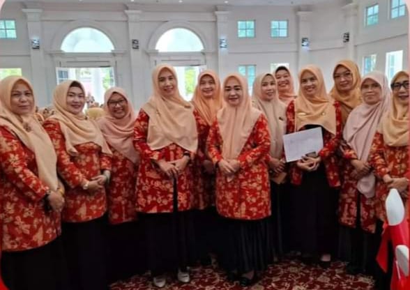 28 Pengurus dan anggota Dharma Wanita Persatuan (DWP) Kota Bukittinggi gelar pertemuan sekaligus bulanan silaturrahmi dengan penasehat DWP.