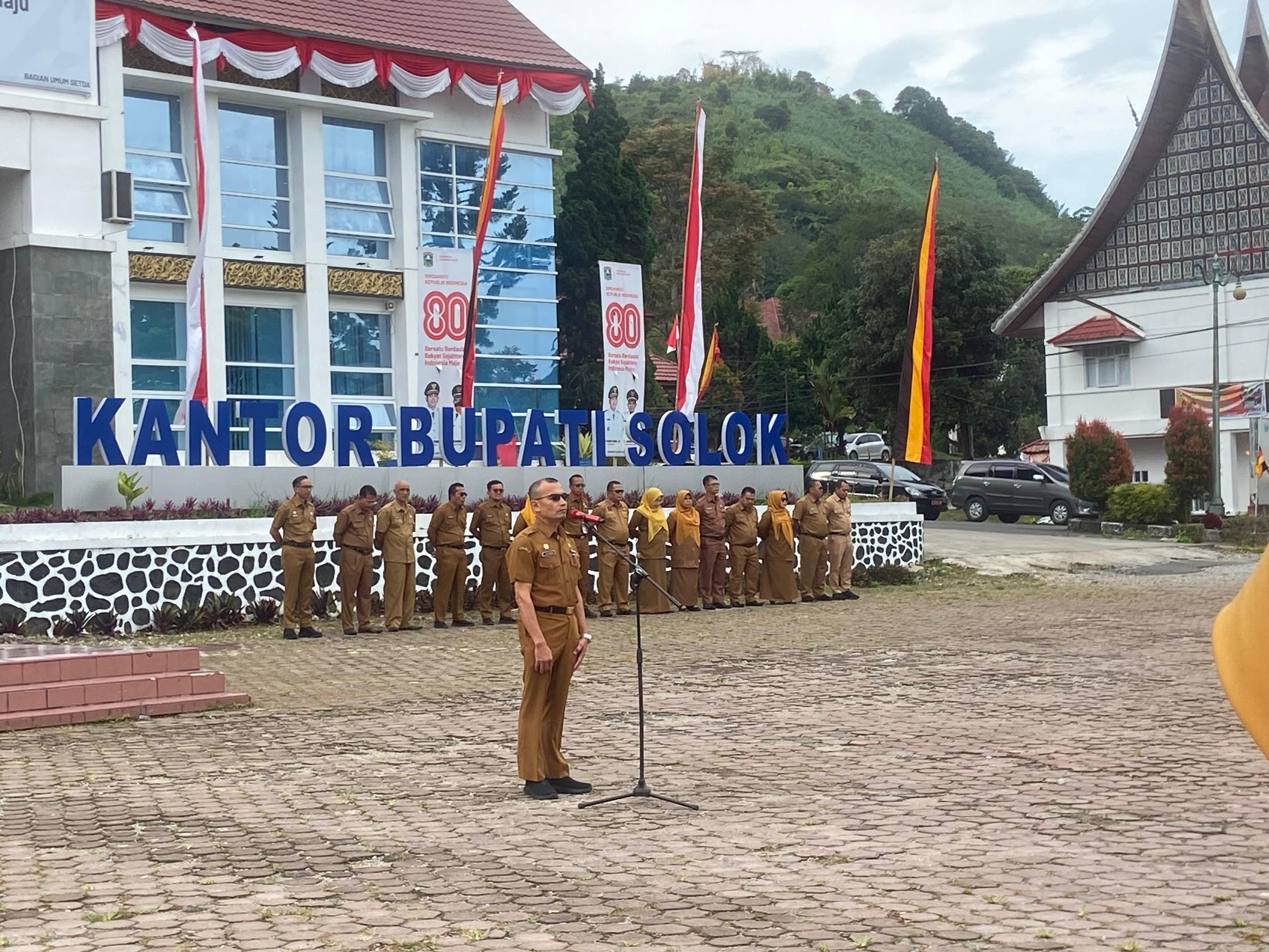28 Sekwan Zaitul Ikhlas Pimpin Apel Pagi di Lingkup Pemkab Solok