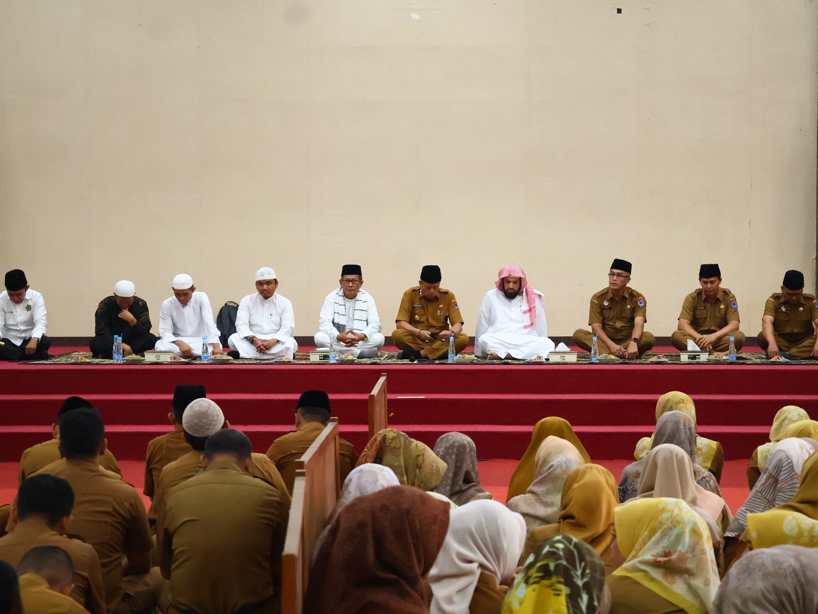 28 ASN Harus Bertakwa dan Ikhlas dalam Bekerja, Wawako Elzadaswarman Buka Wirid Pengajian ASN Payakumbuh