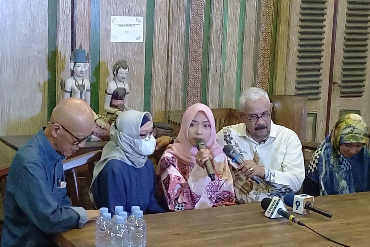28 Keluarga Arya Daru