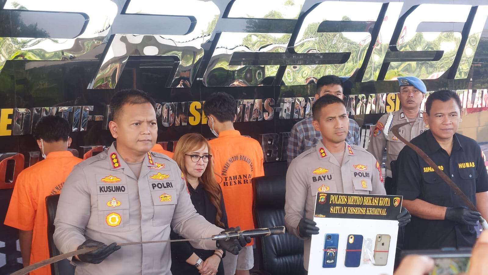 28 Polres Metro Bekasi Kota dan jajaranya melakukan sejumlah upaya untuk mencegah tindak tawuran di masa libur anak sekolah. Pencegahan dipandang perlu agar tidak ada lagi korban jiwa akibat aksi tawuran.
