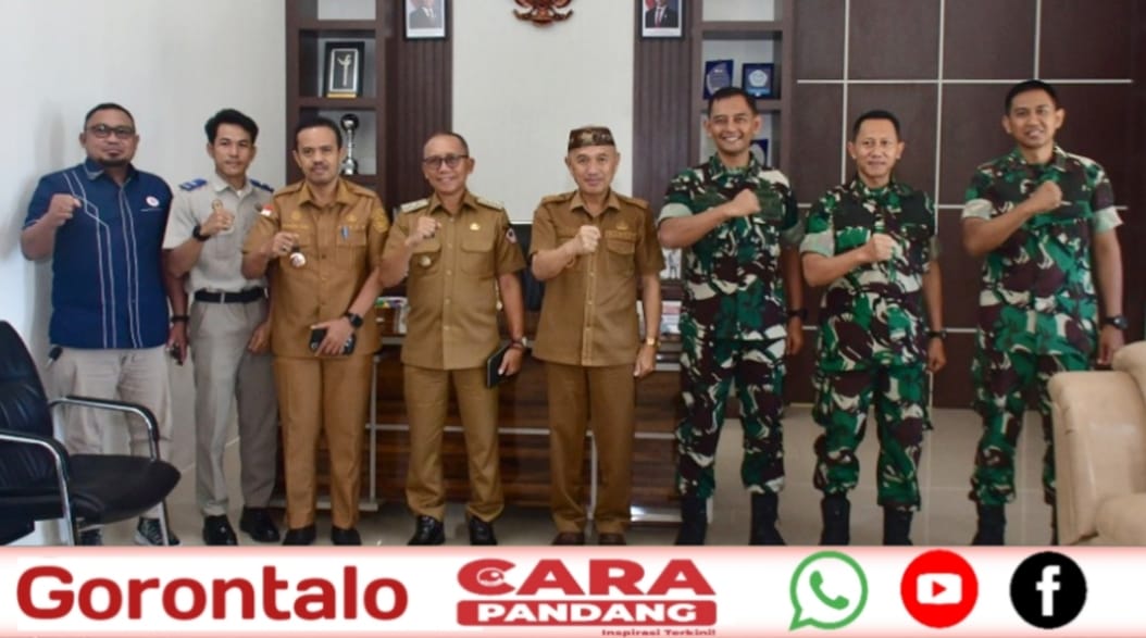 28 Pertemuan yang berlangsung di ruang kerja bupati tersebut juga dihadiri Wakil Bupati Pohuwato, Iwan S. Adam, Sekda Iskandar Datau, Asisten Pemerintahan dan Kesra, Arman Mohamad, serta Tenaga Ahli Bupati, Edo Sijaya.