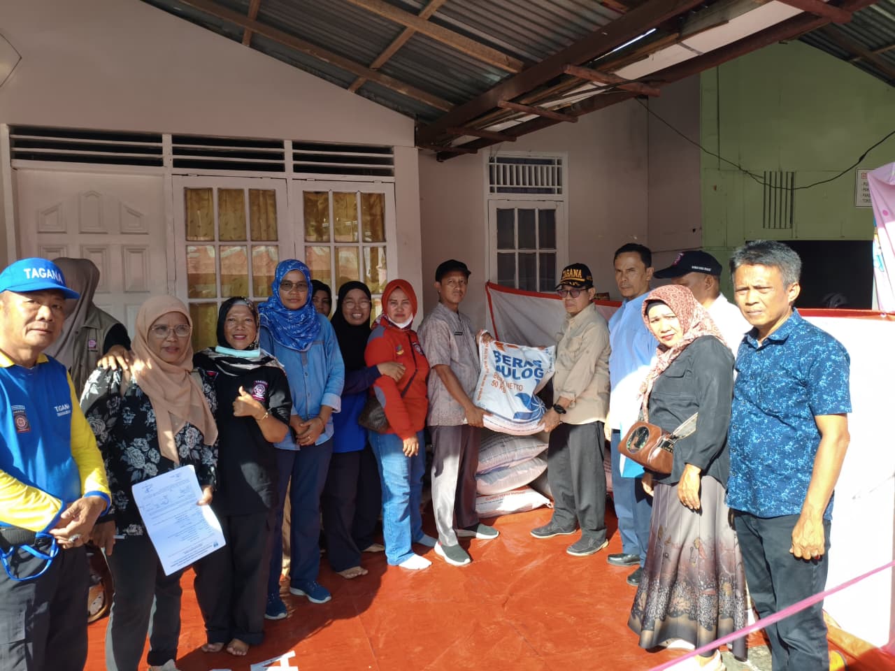 28 Respons Cepat Kebakaran di Pasa Gadang, Pemprov Sumbar Salurkan 317 Kilogram Beras untuk Dapur Umum