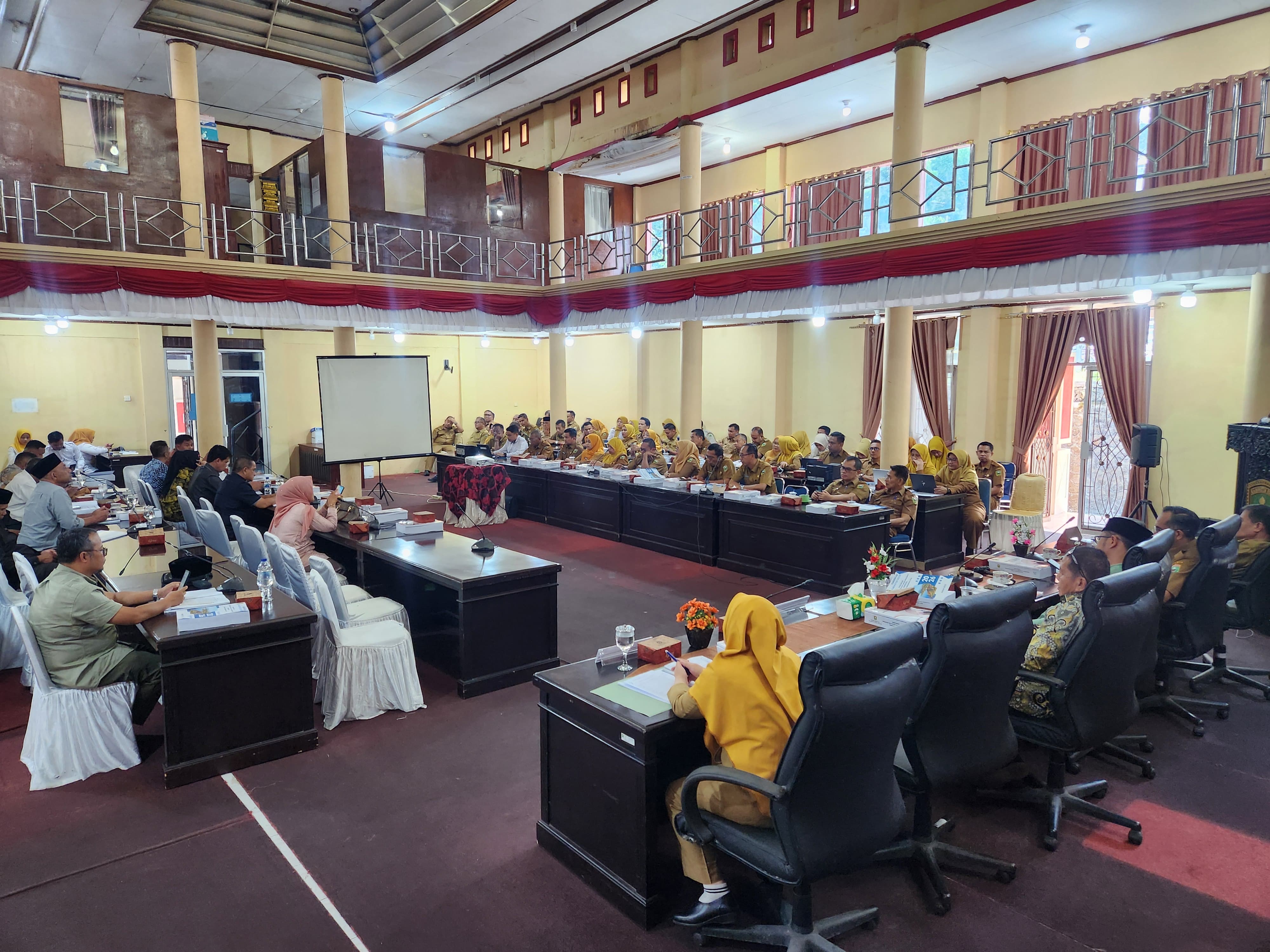 28 Pemko Payakumbuh bersama masyarakat Kenagarian Limbukan menggelar kegiatan “Satu Nagari Satu Event” di halaman Balai Adat KAN Limbukan, Minggu (03/08/2025).