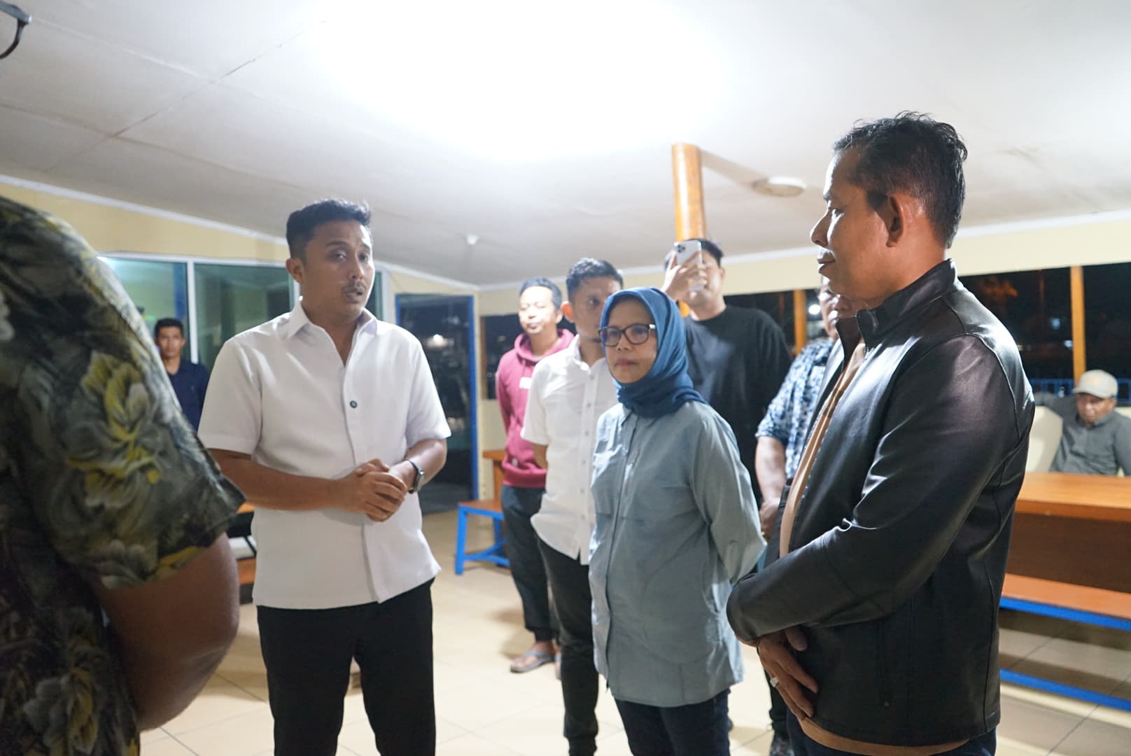28 Rizal, perwakilan nelayan Air Bangis, menyampaikan apresiasi tinggi atas kepemimpinan langsung Wakil Gubernur (Wagub) Sumbar, Vasko Ruseimy, dalam menangani permasalahan tersebut.
