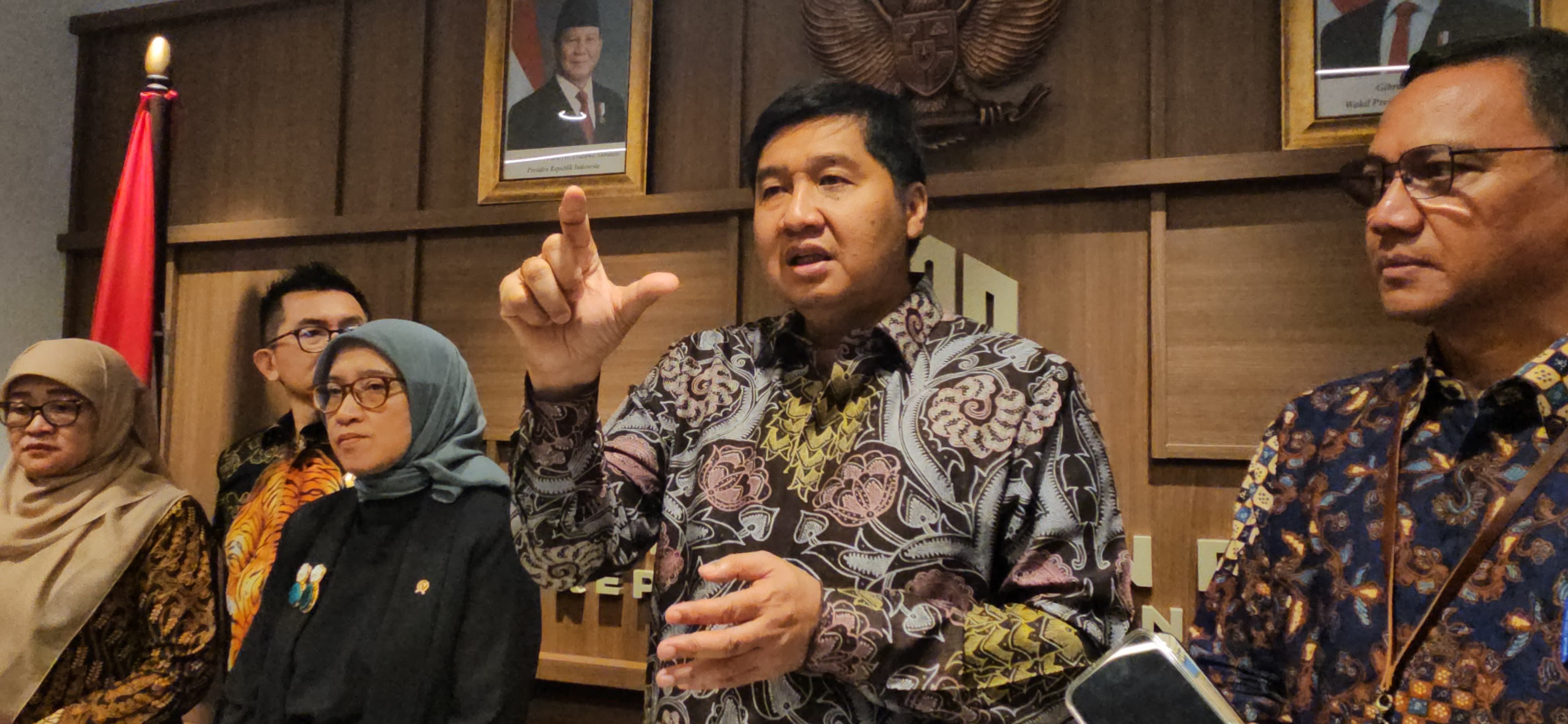 28 Maruarar Sirait