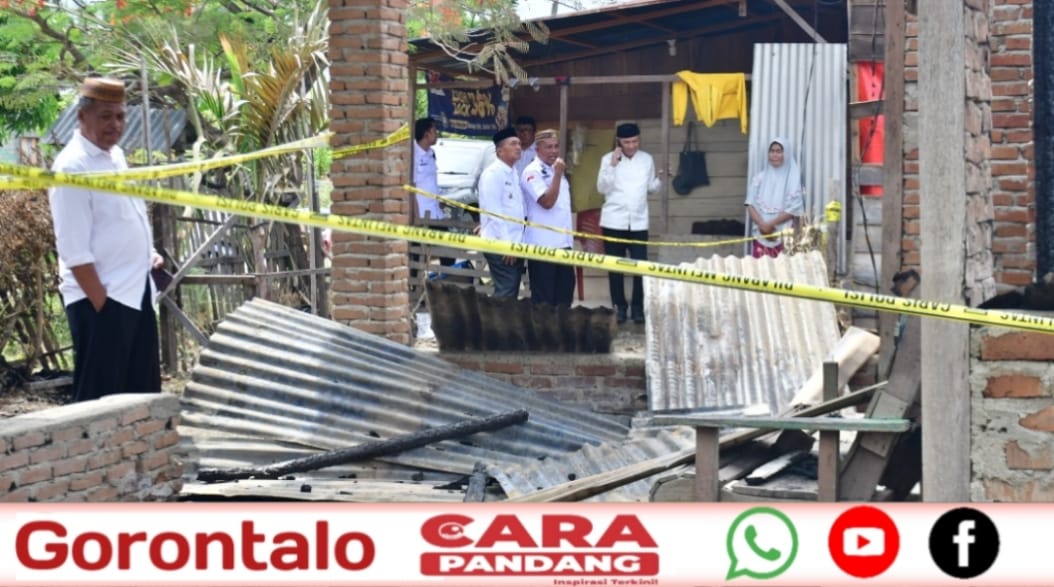 28 Sunarti Mantiri (55), seorang petani asal Dusun Suka Damai, Desa Telaga, Kecamatan Popayato. Rumah sederhana miliknya hangus dilalap si jago merah pada Senin malam (20/10/2025) sekitar pukul 21.00 WITA.