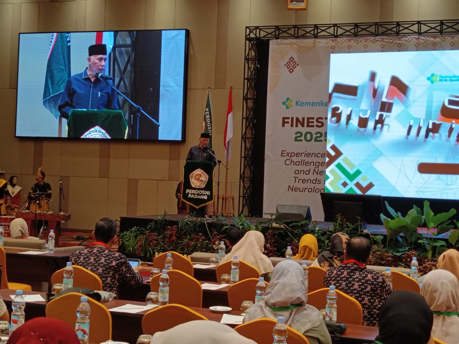 28 Gubernur Mahyeldi Buka Forum Ilmiah Neurologi Sumatera 2025: Tekankan Deteksi Dini dan Gaya Hidup Sehat Cegah Stroke