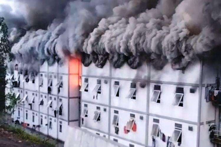28 Gedung hunian pekerja konstruksi (HPK) di Ibu Kota Nusanta (IKN) Kalimantan Timur terbakar Rabu (1/10/2025). Tidak ada korban jiwa dalam kebakaran itu. .