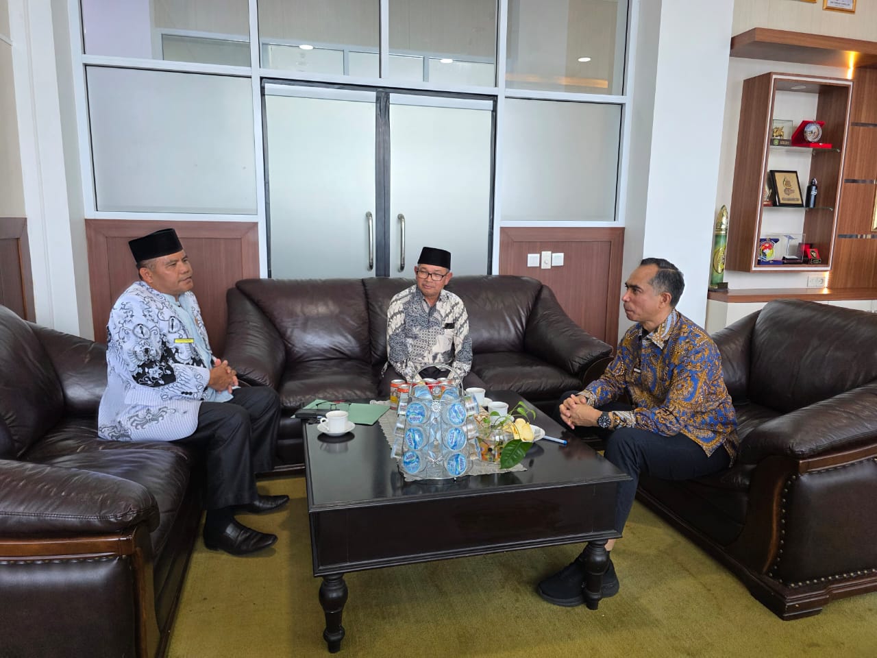 28 Sekda Kabupaten Solok Terima Kunjungan PGRI dan Dewan Pendidikan, Bahas Strategi Peningkatan Mutu Pendidikan