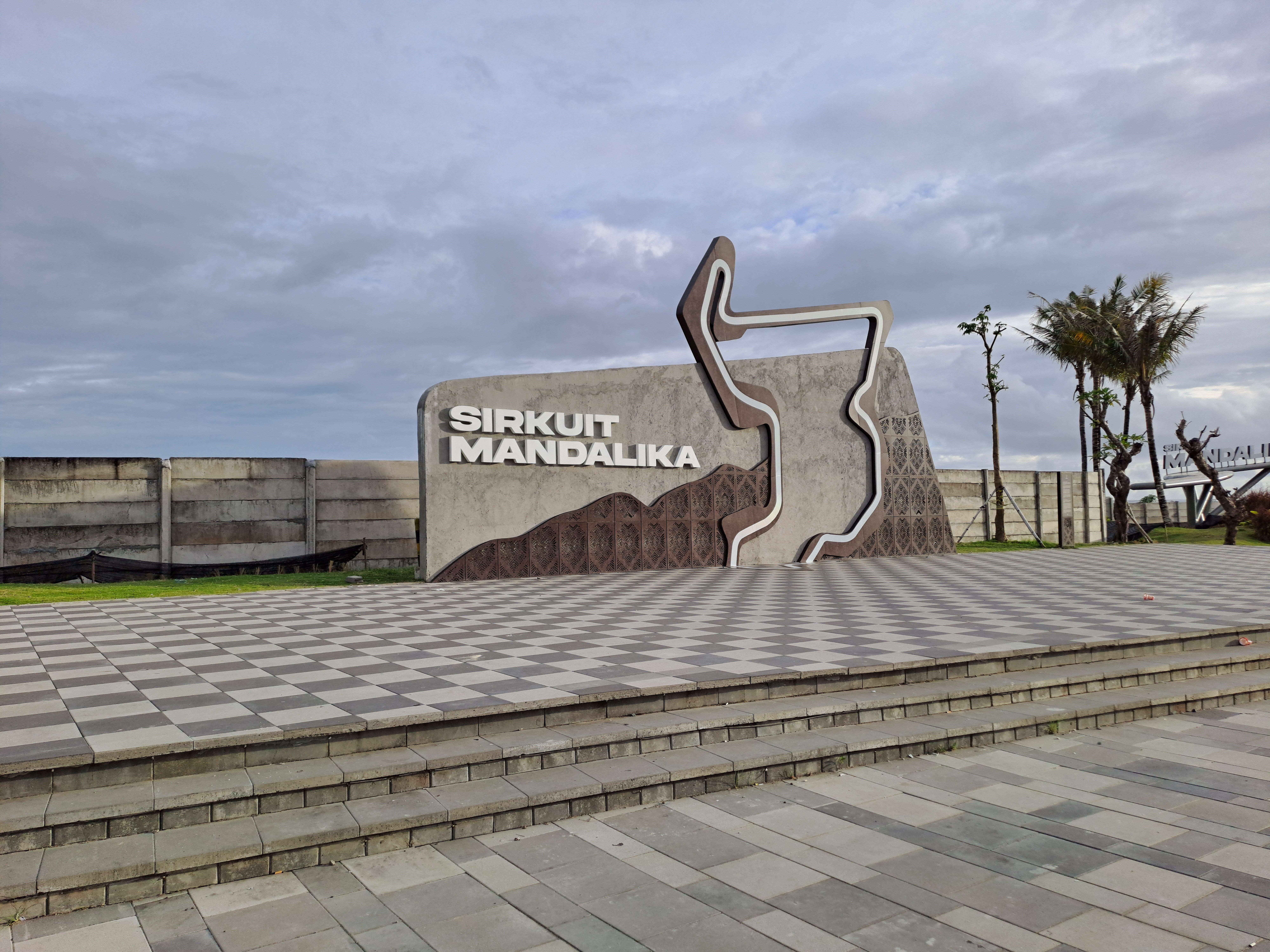 28 Mandalika