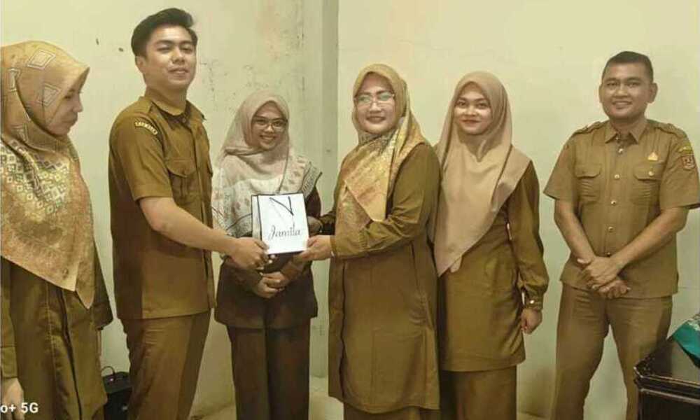 28 Pemerintah Kabupaten Agam mengapresiasi prestasi yang diraih Ns. Yessi Andri, S. Kep seorang Petugas Lapangan Keluarga Berencana (PLKB) Non PNS yang akan mewakili Sumatera Barat dalam lomba PLKB Non PNS tingkat Nasional tahun 2024.