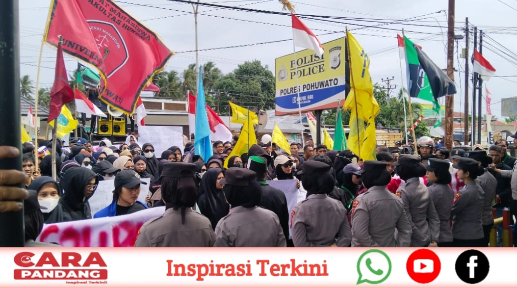 28 Dalam orasinya di hadapan mahasiswa dan masyarakat, Kapolres menegaskan komitmennya untuk mengawal aksi dengan pendekatan humanis serta menjamin tidak ada tindakan represif yang dilakukan aparat.