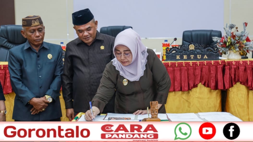 28 Wakil Bupati Pohuwato, Suharsi Igirisa, menghadiri Rapat Paripurna DPRD membahas persetujuan bersama atas Rancangan Peraturan Daerah (Ranperda) mengenai Rencana Pembangunan Jangka Panjang Daerah (RPJPD) Kabupaten Pohuwato periode 2025-2045