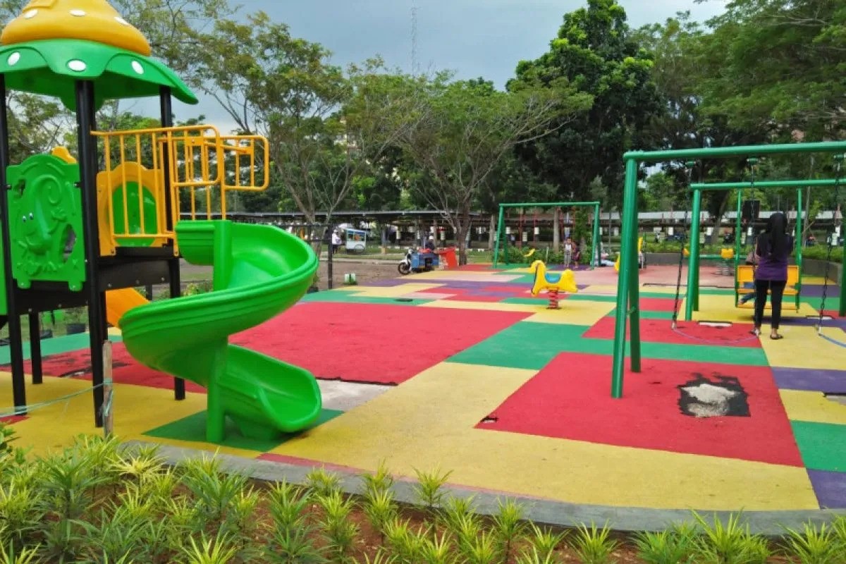 28 Tamasya tidak selalu berarti jalan-jalan, berwisata. Bagi pemerintah, Tamasya kini bermakna Taman Asuh Sayang Anak, solusi agar perempuan tidak harus memilih antara karier dan keluarga.