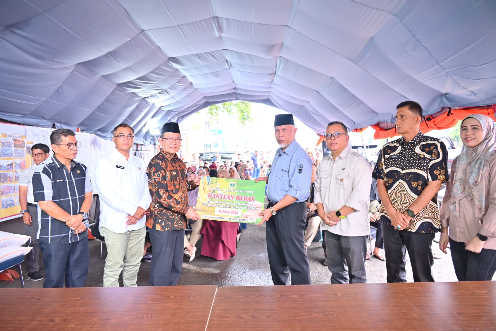 28 Pemprov Sumbar Salurkan 4,8 Ton Beras untuk Korban Kebakaran Pasar Payakumbuh