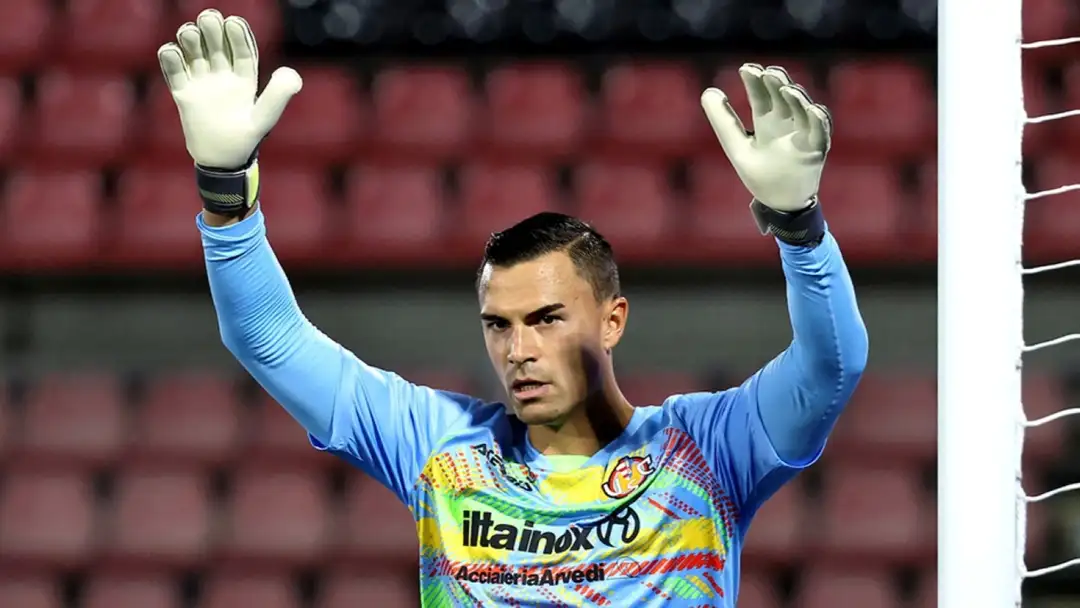 28 Emil Audero