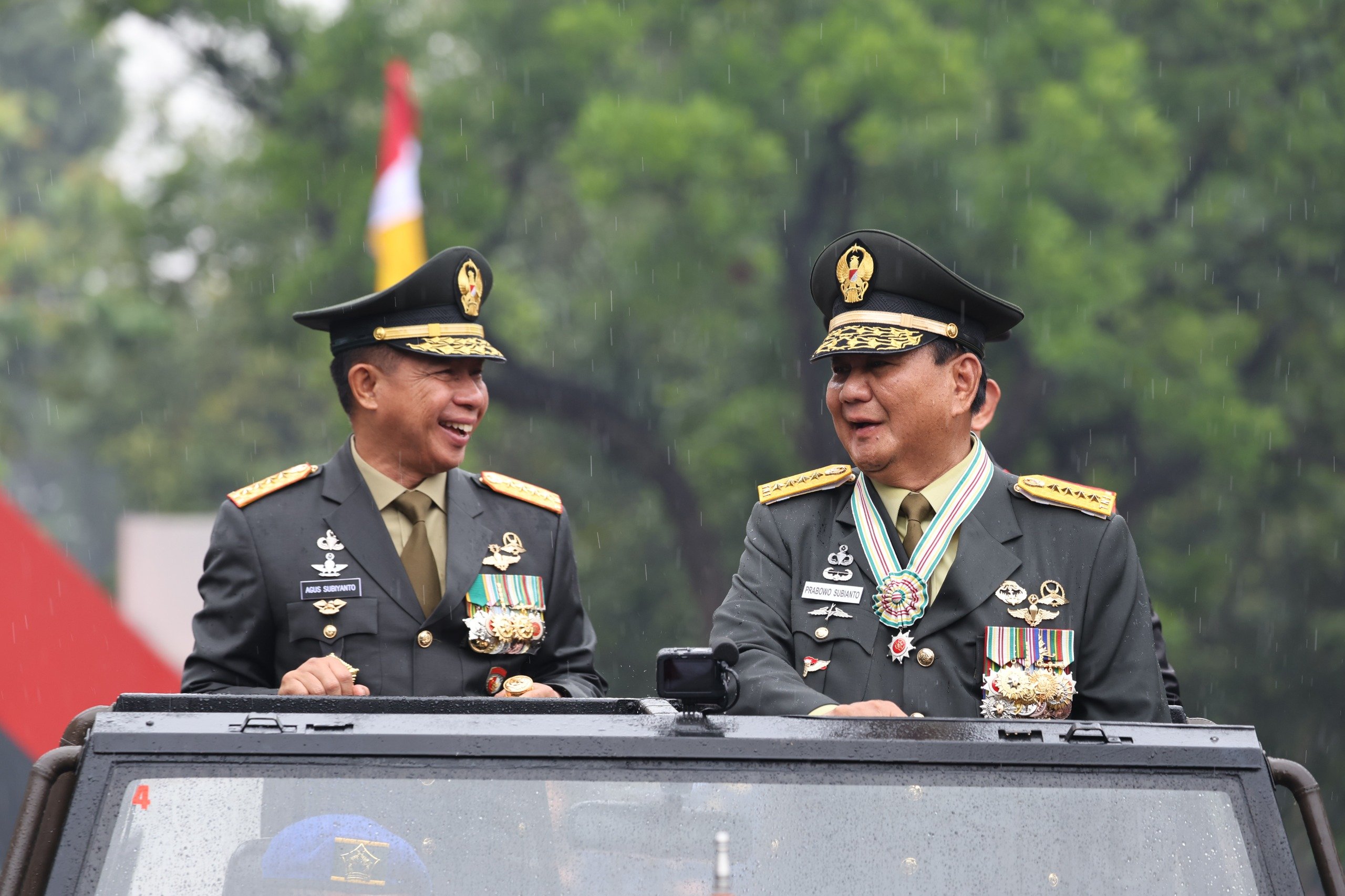 28 Panglima TNI Jenderal Agus Subiyanto bersama Presiden Prabowo Subianto