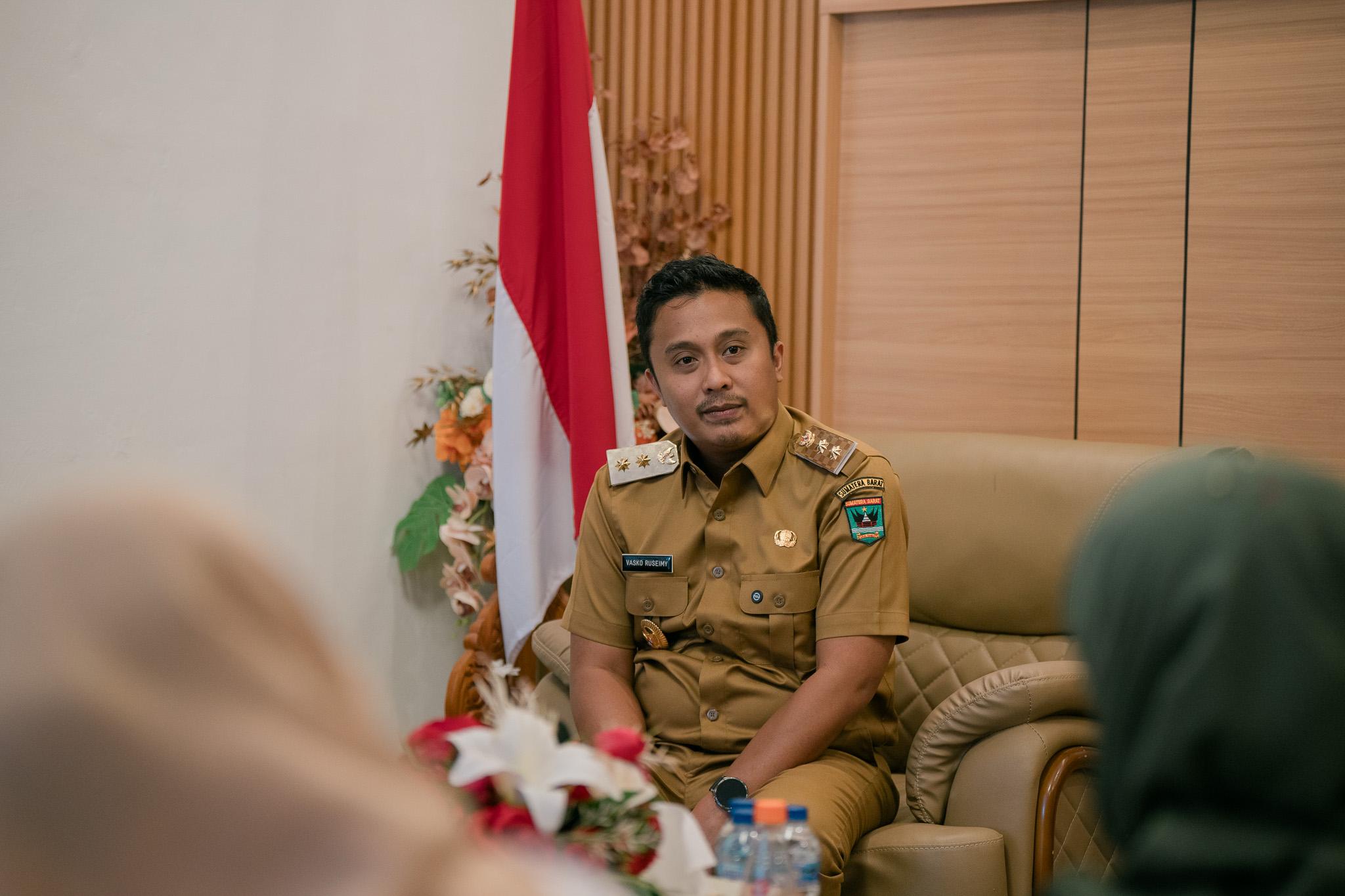 28 Ia menekankan bahwa peristiwa seperti ini harus disikapi dengan kepala dingin dan penuh kehati-hatian, terutama di era digital saat ini, di mana informasi sangat cepat menyebar dan berpotensi membentuk persepsi yang tidak utuh.