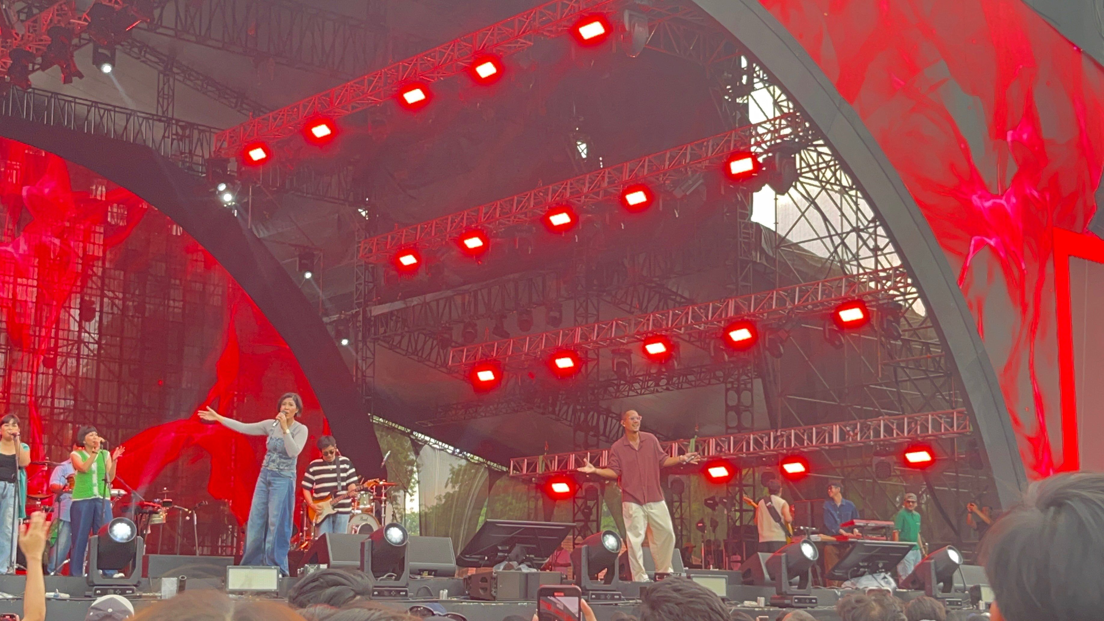 28 Maliq & D’Essentials Suguhkan Penampilan Spesial di Synchronize Fest 2025