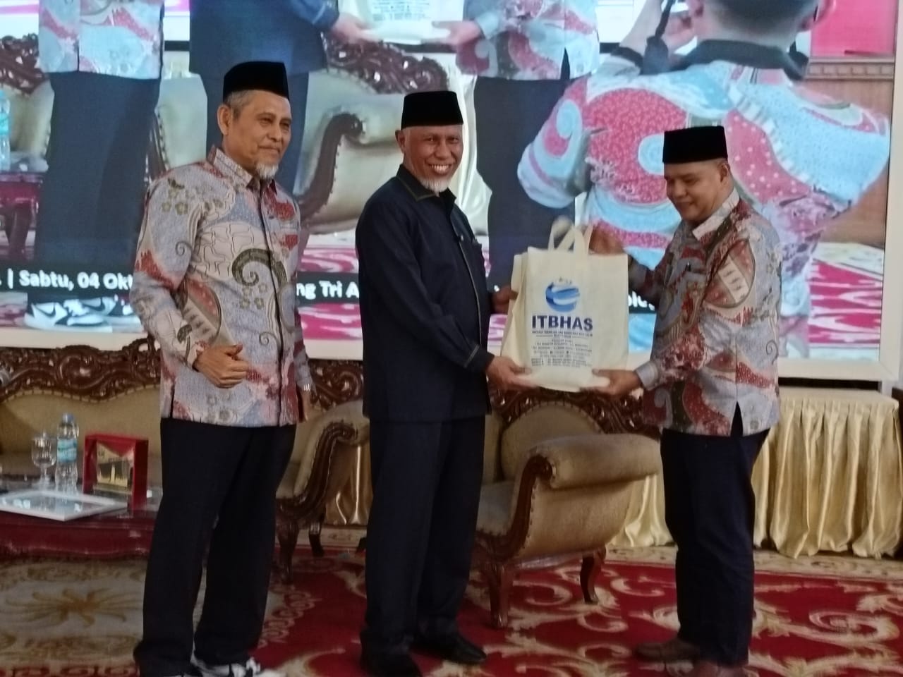 28 Gubernur Mahyeldi dan ITB Haji Agus Salim Bukittinggi Tandatangani MoU, Perkuat Sinergi Pendidikan dan Pembangunan Daerah