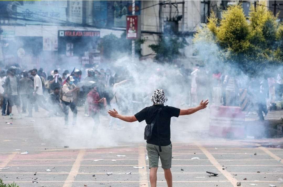 28 Kerusuhan massal yang melanda Nepal menimbulkan kerusakan besar terhadap infrastruktur negara. Nilai kerugian yang dialami oleh Nepal diperkirakan lebih dari $1,4 miliar (Rp22,9 triliun), dilansir dari TASS, Sabtu (13/9/2025).