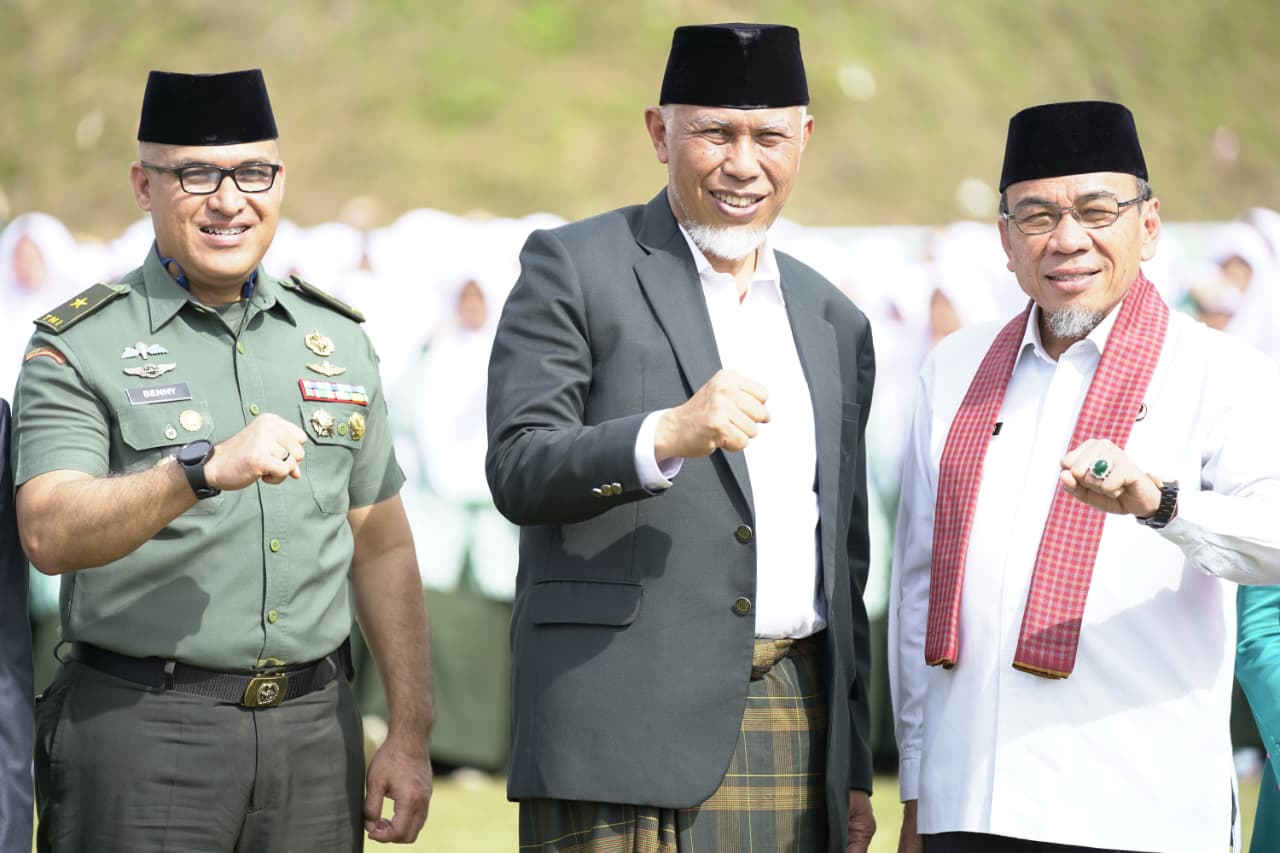 28 Gubernur Sumbar Pimpin Apel Hari Santri Nasional 2025 di Ar-Risalah